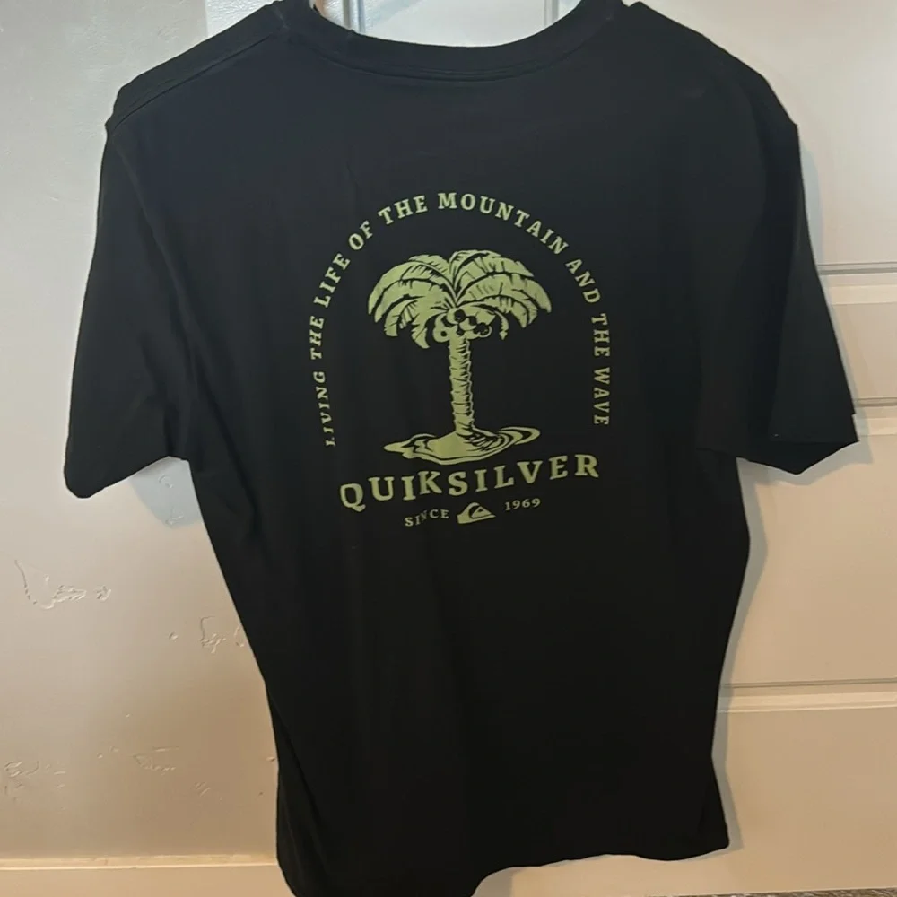Mens Quicksilver tee shirt. Shirt is in good condition. Super soft shirt - Picture 3 of 4